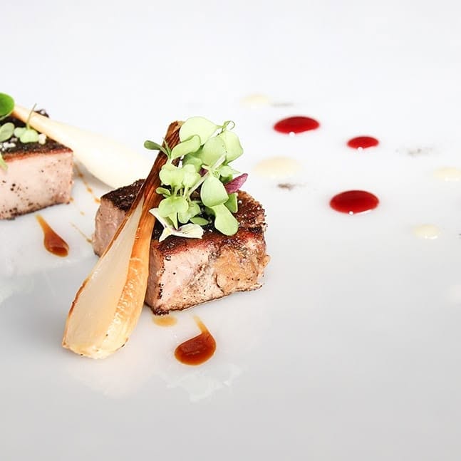 Chef Alessandro Piras al lavoro in cucina